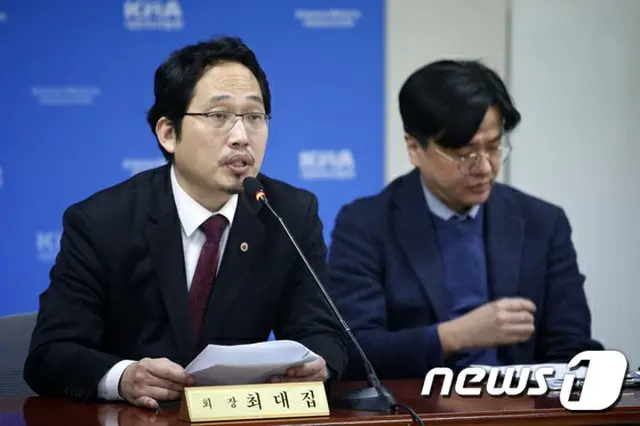 大韓医師協会のチェ・デヂブ会長は26日午後にソウルで、新型コロナウイルスへの対応について、国民に対する談話文を発表している（提供:news1）