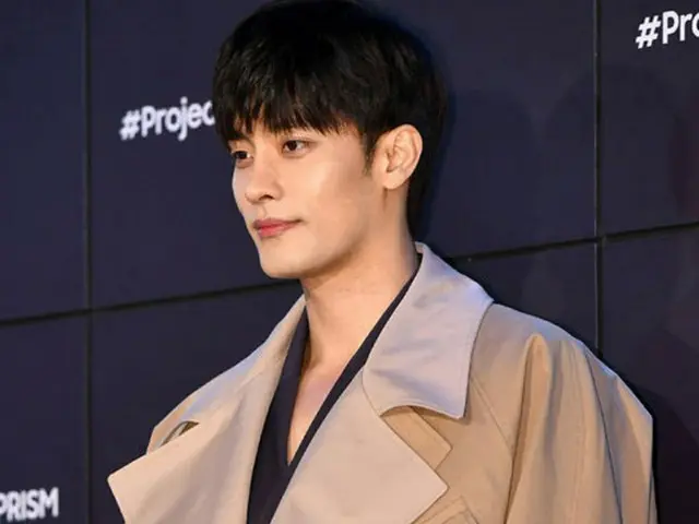 韓国俳優ソンフンがパク・ナレとの熱愛説を否定し、「現在、彼女もいない」と述べた。（提供:OSEN）