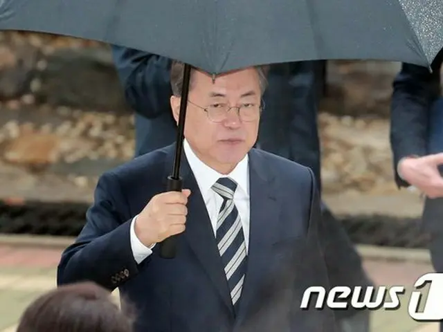 新型コロナウイルスに対する政府の対応について意見が分かれるなかで、文大統領を応援する韓国大統領府の国民請願が28日、100万人を突破した（提供:news1）