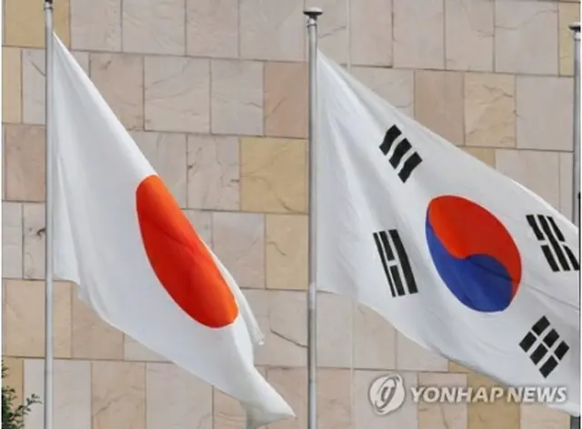 関係の冷え込みが続く韓日の国旗（資料写真）=（聯合ニュース）