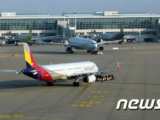 韓国政府は、今月11日から韓国を出発するアメリカ行きの航空路線の安定的な運営のために検疫確認証を発給する（提供:news1）