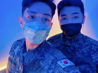 「CNBLUE」ジョンシン＆ミンヒョク、軍服にマスクで凛々しい姿を公開＝除隊D-8