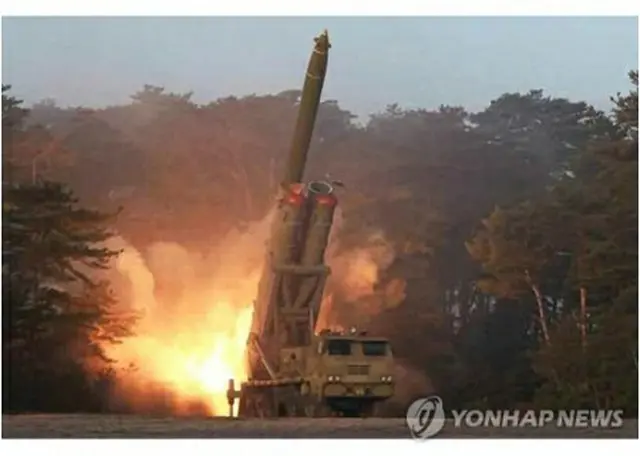 北朝鮮が９日に発射した「超大型放射砲（ロケット砲）」＝（労働新聞＝聯合ニュース）≪転載・転用禁止≫