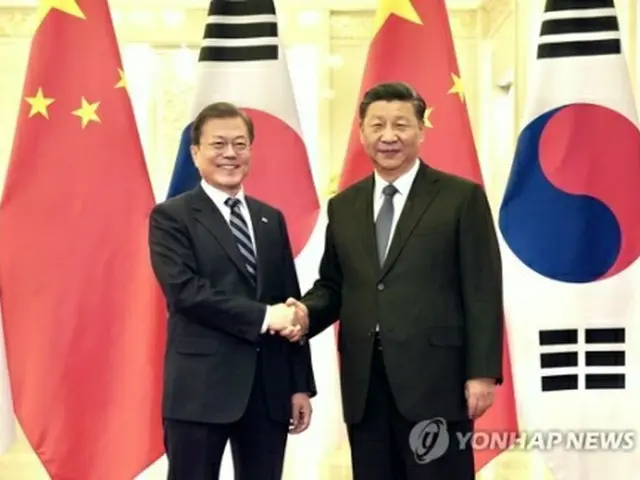 昨年12月23日に中国・北京で会談した韓国の文在寅大統領（左）と習近平中国国家主席（資料写真）＝（聯合ニュース）