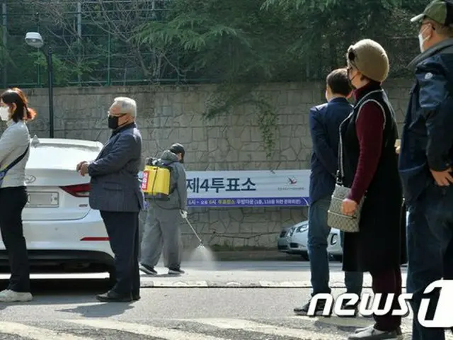 “新型コロナ”も韓国の有権者たちの投票の勢いを止めることはできなかったと英国の大手メディアが15日報道した(提供:news1)