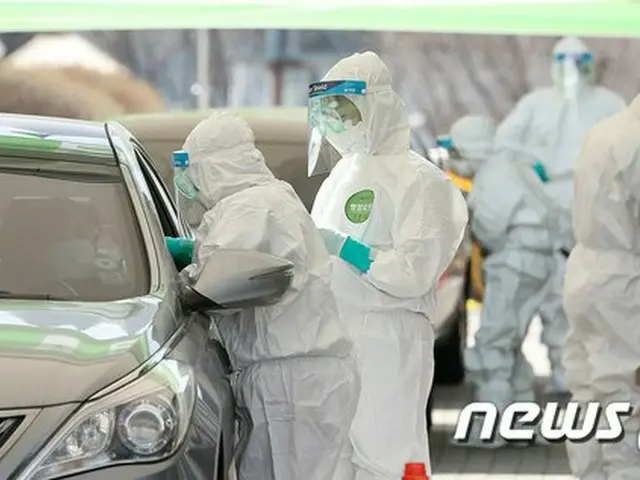 韓国ソウルに設置された“ドライブスルー”診療所（提供:news1）