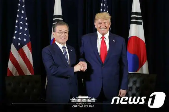 トランプ米国大統領と文在寅韓国大統領は18日に電話会談を行なった（提供:news1）
