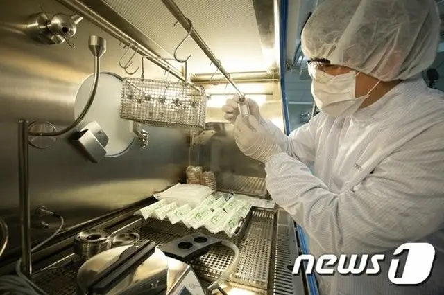 韓国のセルトリオンの研究陣が新型コロナの治療抗体の開発研究をしている（提供:news1）