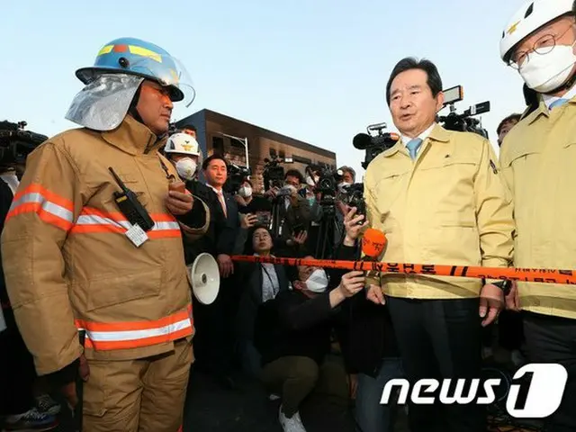 韓国首相、物流倉庫火災の犠牲者を追悼  「現場で働く方々の安全に力尽くす」（画像:news1）