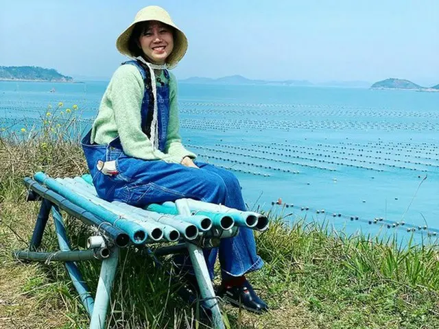 韓国女優コン・ヒョジンが、海辺で撮った写真を公開して話題になっている。（画像提供:OSEN）