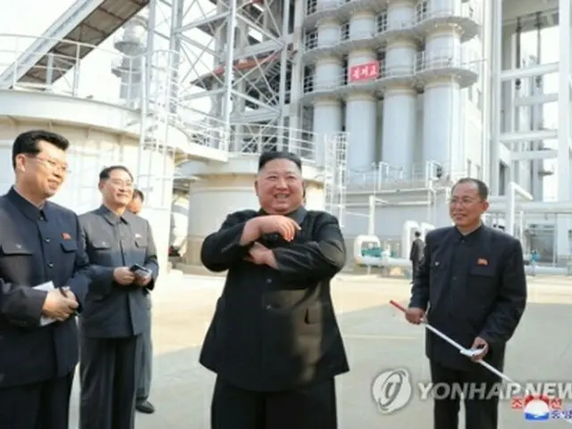 北朝鮮の朝鮮中央通信は２日、金正恩委員長が１日に中部・平安南道順川市にある肥料工場の完工式に出席したと報じた＝（聯合ニュース）≪転載・転用禁止≫