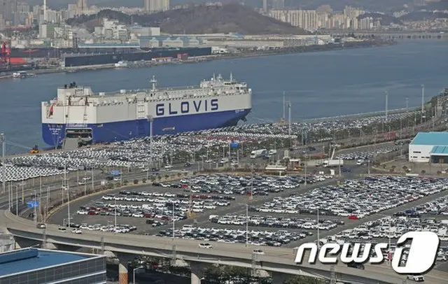 韓国 蔚山の現代自動車工場の輸出船積埠頭に完成車が待機している（提供:news1）