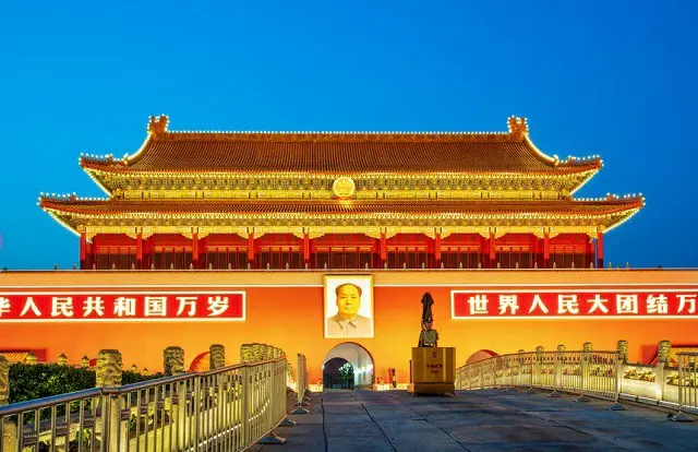 去る1日、中国北京の天安門広場で建国70周年を迎え、習近平主席の演説の映像が映し出されている（画像提供:wowkorea.jp）