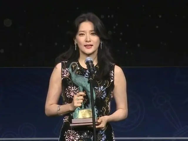 女優イ・ヨンエ、映画「私を探して」で第52回 春史映画祭の主演女優賞を受賞（提供:News1）