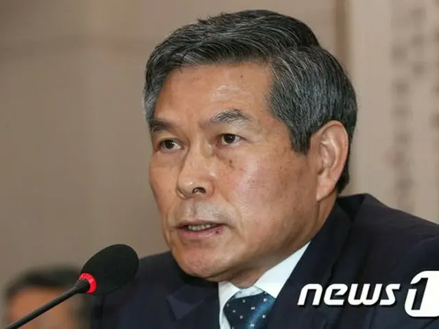チョン・ギョンドゥ韓国国防部長官が24日午前、国会で開かれた法制司法委員会全体会議で、議員たちと質疑応答をしている（提供:news1）
