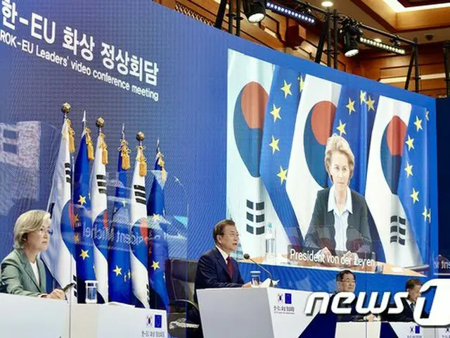 韓国の文在寅大統領はEUの首脳たちに、韓国産のサムゲタンの輸出が速やかに許可されるよう求めた（提供:news1）