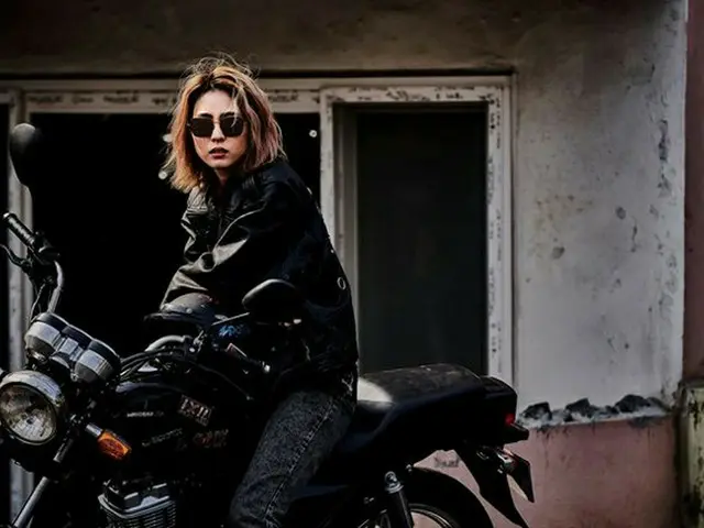 女優イ・ヨニ、「Manxin/満身」で魅せる破格的な変身…オートバイに乗ったアウトローな雰囲気に注目（提供:OSEN）