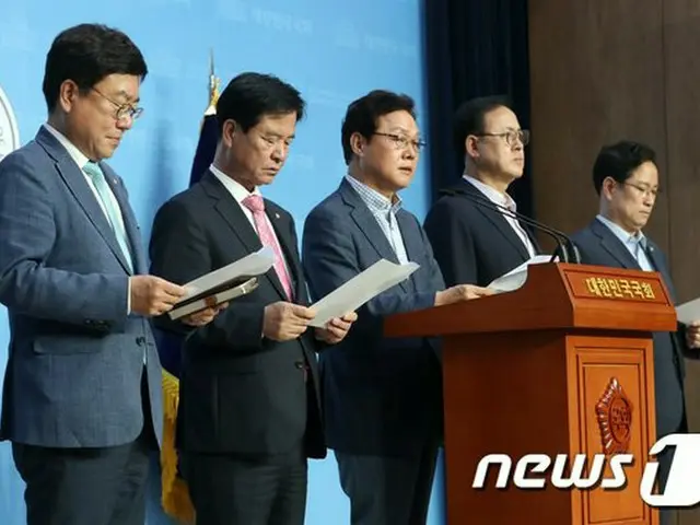 韓国のパク・ワンス議員など国会行政安全委員会所属の未来統合党議員5人が記者会見を開いた（提供:news1）