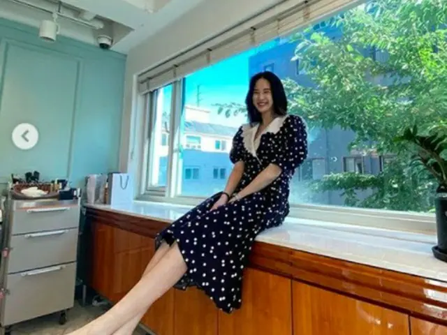 女優イ・ジュヨンがスマートな脚線美を表わした。（提供:OSEN）