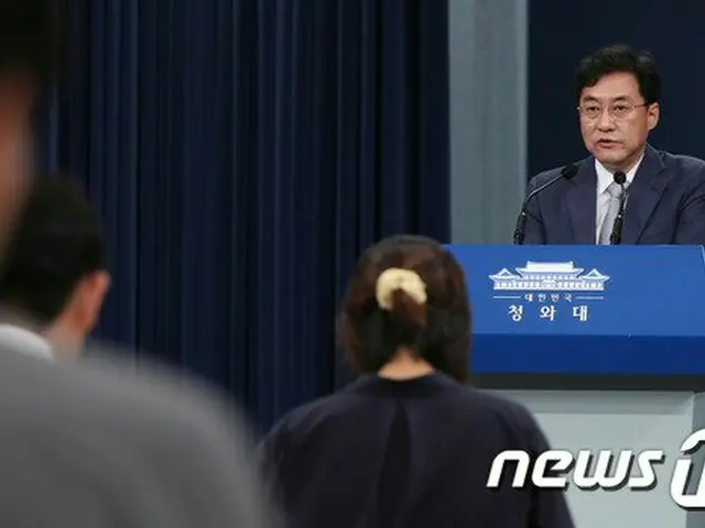 カン・ミンソク韓国大統領府報道官の辞表を受理せず＝ノ・ヨンミン大統領秘書室長（提供:news1）