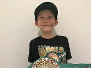 WBC、猛犬から妹を救った「6歳の少年」にチャンピオンベルト授与
