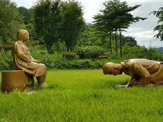 韓国の民間植物園に設置された“永遠の謝罪”という造形物（提供:news1）