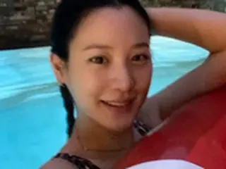 女優スヒョン、マタニティライフを公開 「ナイトプールで夕涼み」