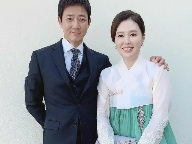 俳優チェ・スジョンと妻で女優のハ・ヒラ、韓服を着て甥っ子の結婚式に参加（画像提供:wowkorea）