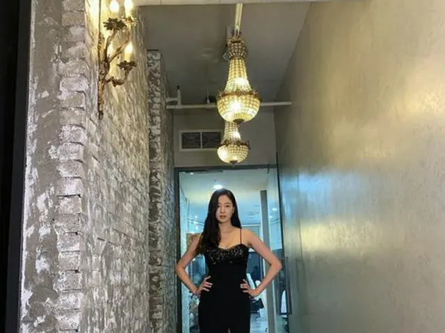 女優キム・サラン　43歳の中で1番キレイ… 感嘆の声が上がるスリット入りのドレス（画像提供:wowkorea）
