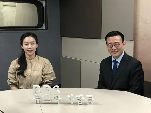 韓国伝統管楽器奏者“テグミ姉さん”キム・ジヒョン（左）とキム・ボンレ局長（右）（画像提供:wowkorea）