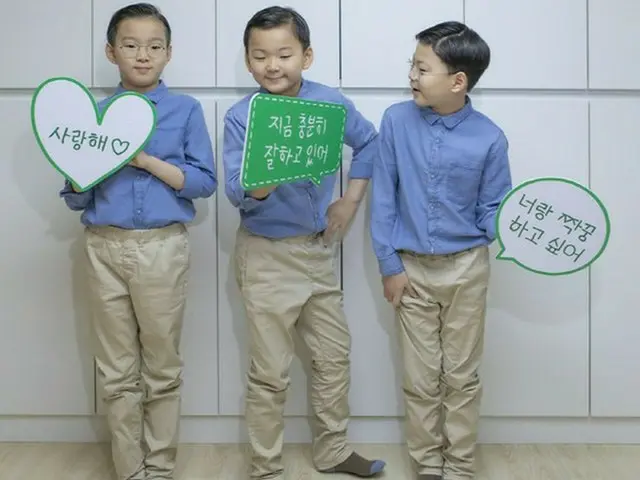 【トピック】俳優ソン・イルグク、ハングルの日を迎えて三つ子の息子が書いた文字を公開（画像提供:wowkorea）
