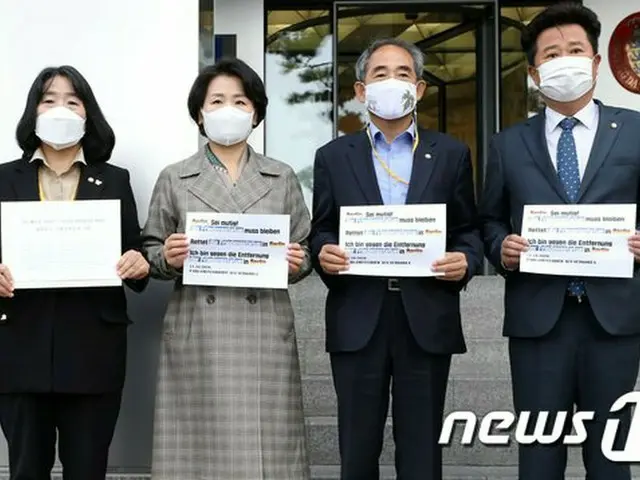 韓国の与野党議員たちによる、ドイツ・ベルリンに設置された平和の少女像に関する書簡が、駐韓ドイツ大使館に伝達された(画像提供:wowkorea)