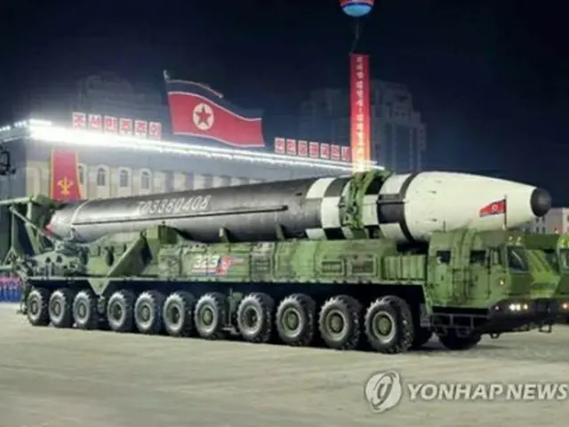 北朝鮮が１０日の軍事パレードで公開した新型ＩＣＢＭ（北朝鮮・労働新聞ＨＰより）＝（聯合ニュース）≪転載・転用禁止≫