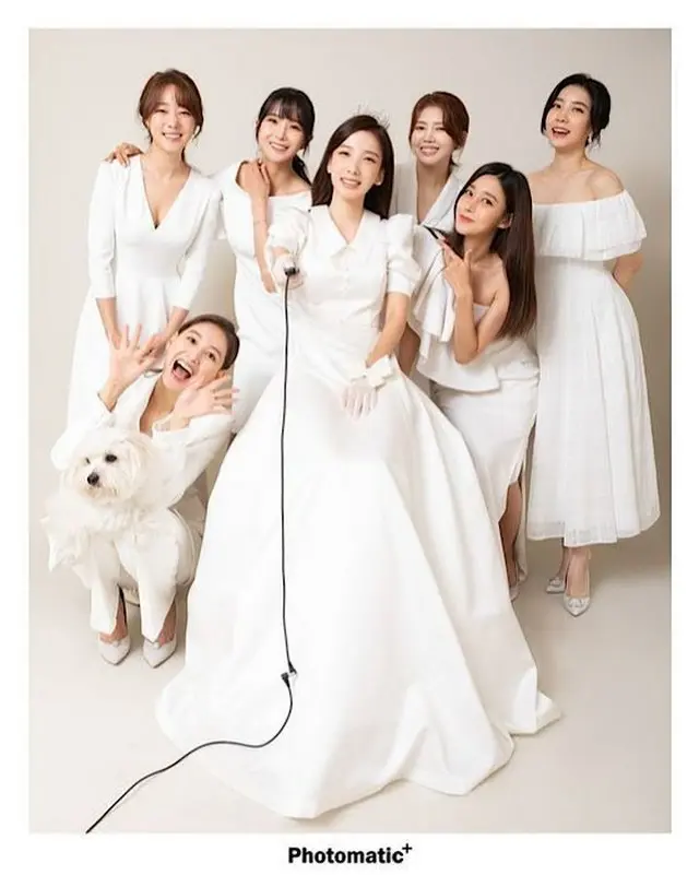 ジスク（元RAINBOW）結婚祝いのために「RAINBOW」メンバー総出動...友情が輝くウェディング写真（画像提供:wowkorea）