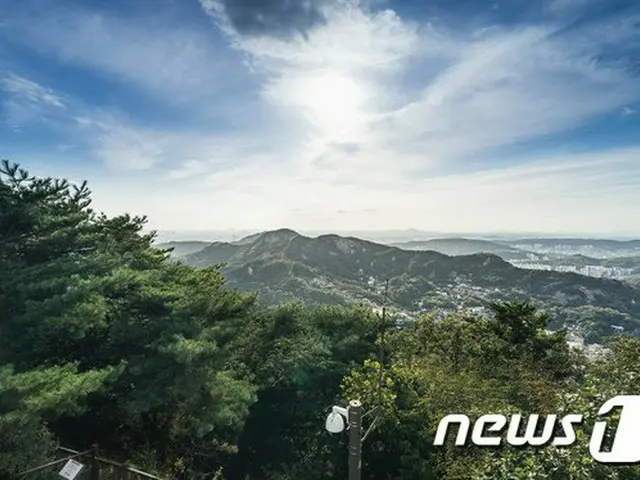 韓国大統領府の後ろ側にある北岳山（画像提供:wowkorea）