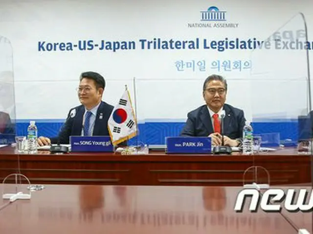 “日米韓議員会議”のTV会議に参席している韓国側の議員たち（画像提供:wowkorea）
