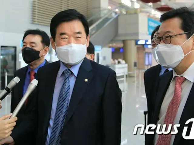 キム・ジンピョ議員をはじめとした韓日議員連盟の訪日団（画像提供:wowkorea）
