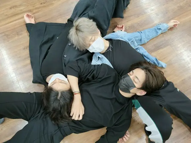 【トピック】「BTS（防弾少年団）」JIMIN、V、JUNG KOOK、練習途中に休む姿がかわいすぎだと話題に（画像提供:wowkorea）
