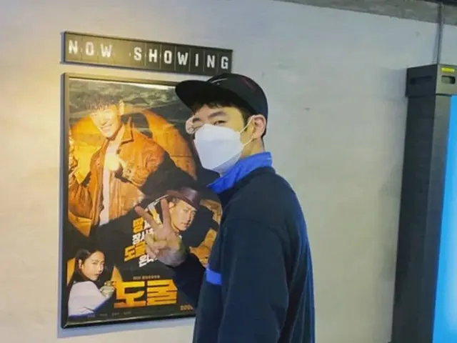 俳優イ・ジェフン、乙女心の盗掘屋に変身してウィンクを披露（画像提供:wowkorea）
