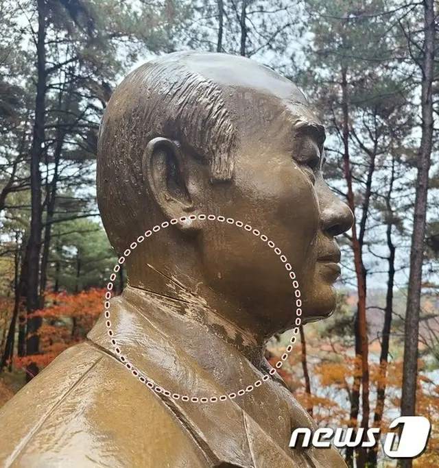 「頭を切って全斗煥の家に投げようと」…全元大統領の銅像毀損した50代を逮捕（画像提供:wowkorea）