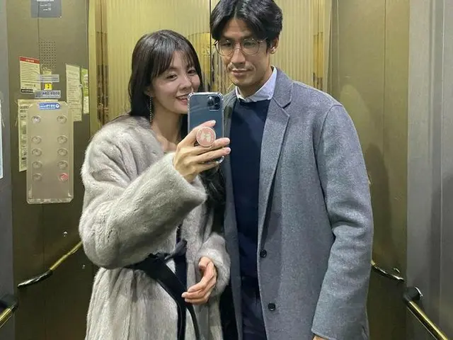 女優キム・ソンウン、夫と共に夜の外出で甘いデートの近況を公開（画像提供:wowkorea）