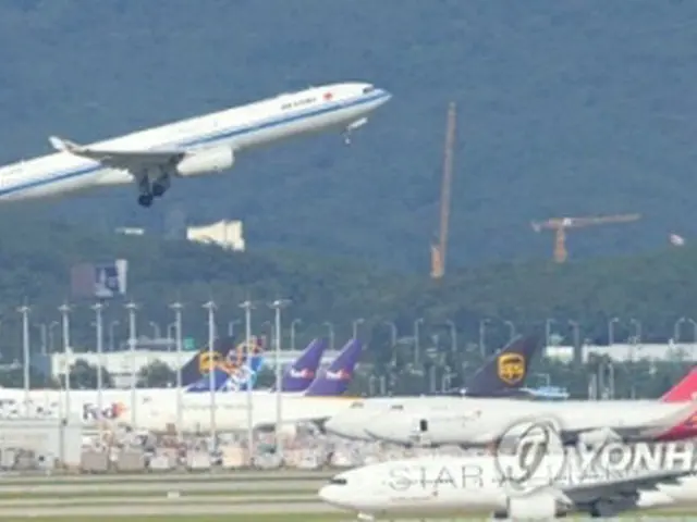 今年９月、仁川から北京に向かうチャーター機＝（聯合ニュース）