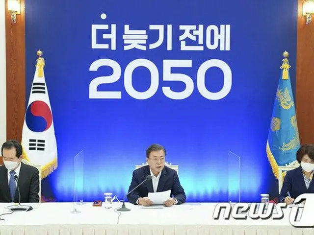 27日 韓国大統領府で開かれた“2050炭素中立 汎部署 戦略会議”で、文在寅 韓国大統領が発言している（画像提供:wowkorea）