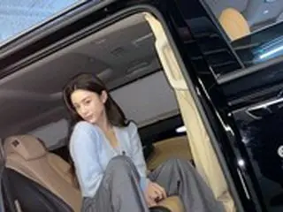 俳優パク・ボゴムの彼女役として知られた女優のコ・ユンジョン、車の中でも撮影