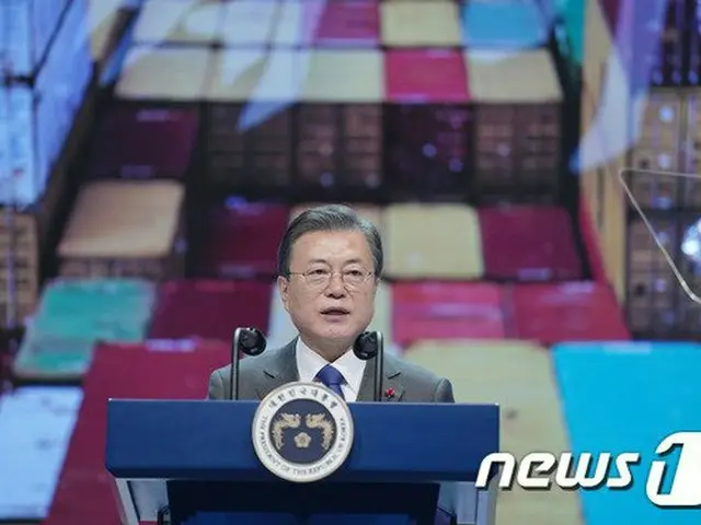 8日 韓国ソウルで開かれた“貿易の日”記念式で、祝辞を語っている文在寅 大統領（画像提供:wowkorea）