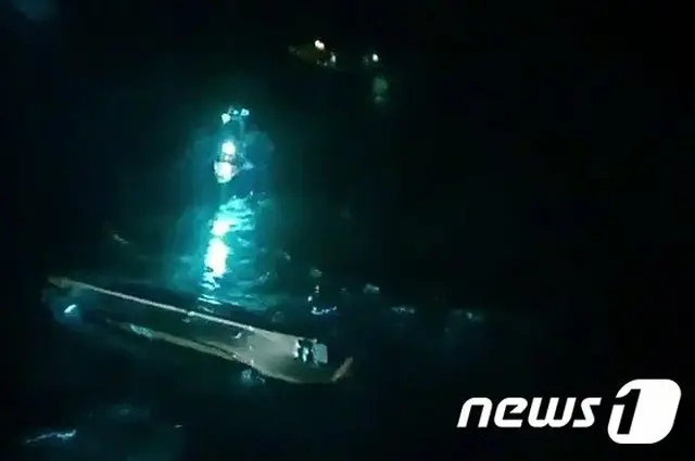 済州で転覆した漁船、防波堤にぶつかり破損…行方不明の船員7人を緊急捜索＝韓国（画像提供:wowkorea）