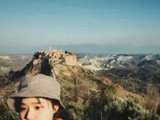 女優キム・ヒャンギ、山の頂点に立って「2020年、二度と遭わないでいよう」