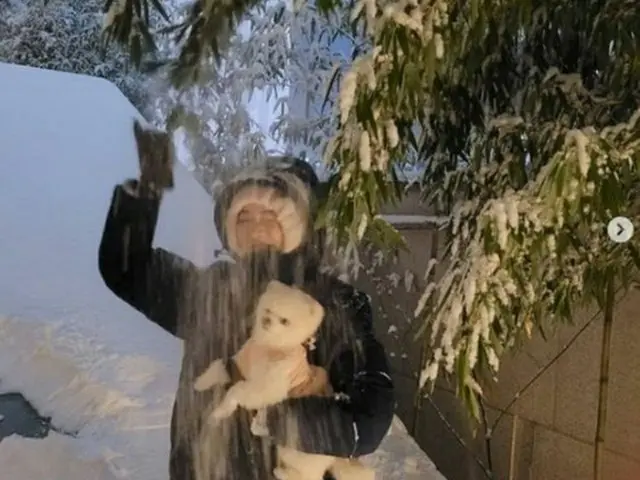女優ソン・ユリ、真夜中に夫とのデート？雪の王国へ外出した日常を公開（画像提供:wowkorea）