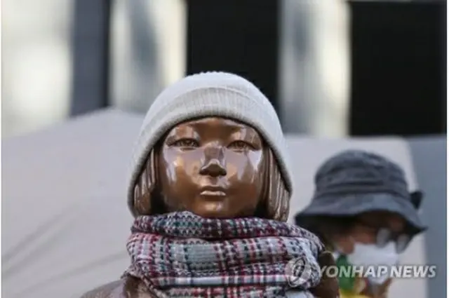 旧日本軍の慰安婦被害者を象徴する「平和の少女像」＝（聯合ニュース）