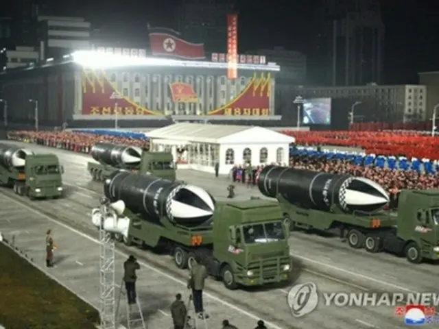 朝鮮中央通信は１５日、第８回朝鮮労働党大会を記念して１４日に平壌で軍事パレードを実施したと報じた。新型とみられるＳＬＢＭも登場した＝（朝鮮中央通信＝聯合ニュース）≪転載・転用禁止≫